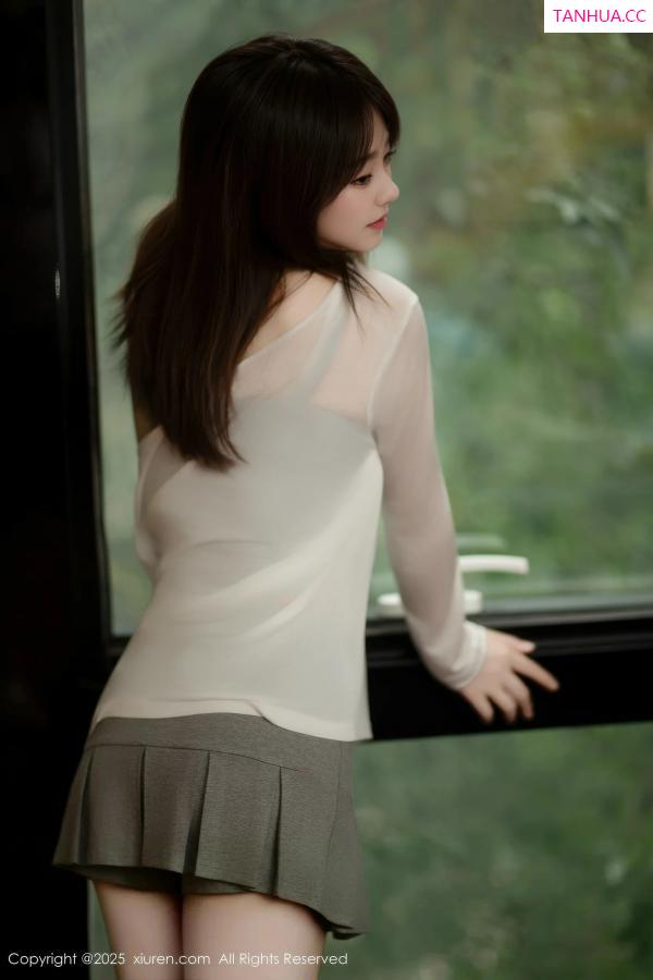   [XiuRen]高清写真图 2025.10.10 No.10845 炎恬kitty 浅色短裙第11张图片